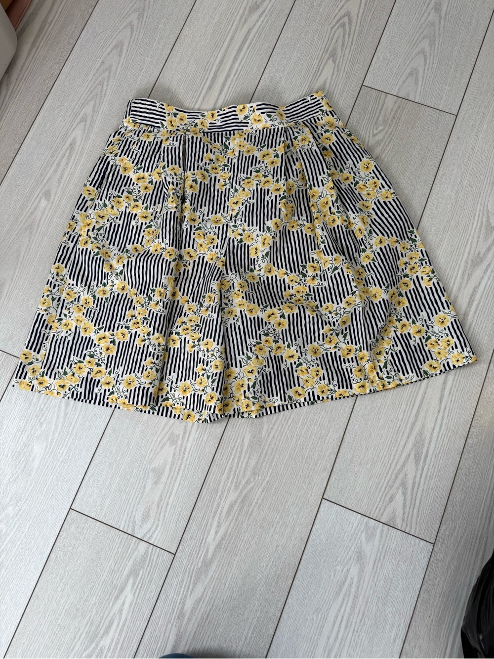 Vintage summer floral wide leg shorts yellow black 14 pockets Canada union label